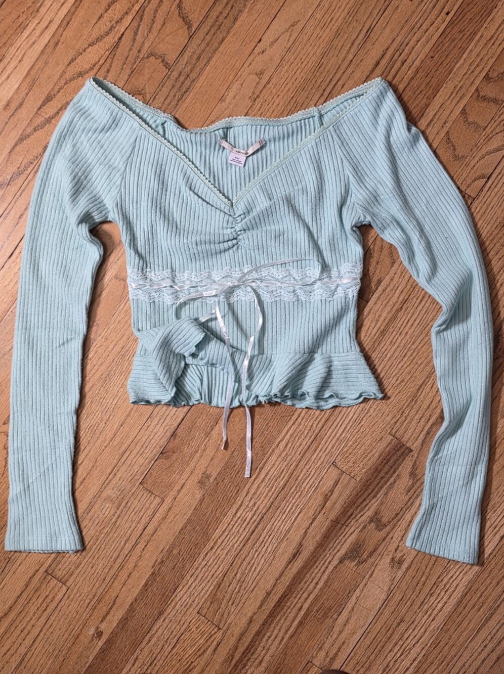 Urban Outfitters Ribbed V-Neck Lace-Trim Long Sleeve Top - Light Mint
